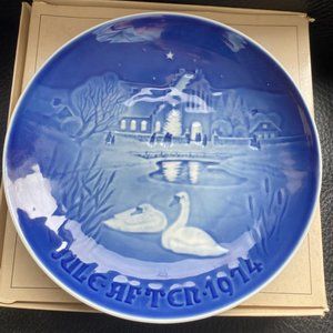 ROYAL  COPENHAGEN BLUE  COLLECTOR  PLATE  1974.